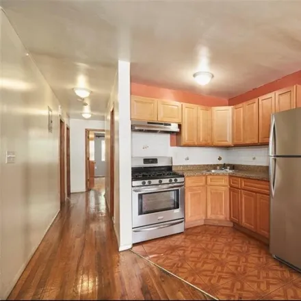 Image 5 - 325 Winthrop Street, New York, NY 11225, USA - Townhouse for sale
