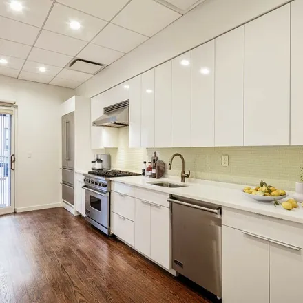 Rent this 5 bed apartment on 238 East 67th Street in New York, NY 10065
