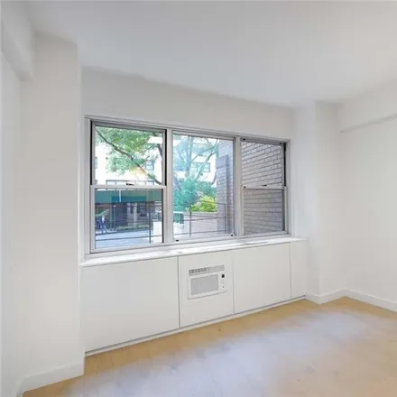 Image 7 - 333 East 46th Street, New York, NY 10017, USA - House for rent