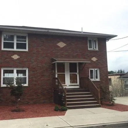 Rent this 2 bed house on 136 Rockland Avenue in Woodland Park, NJ 07424