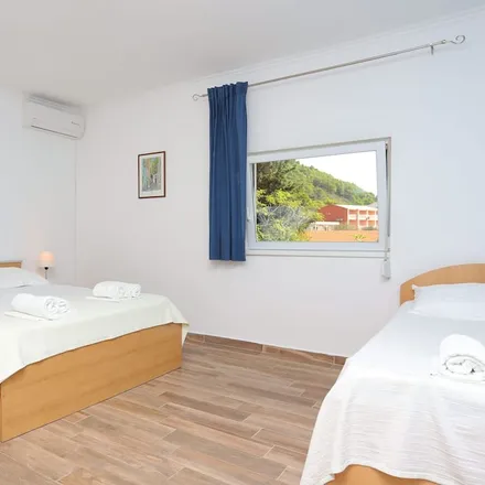 Rent this 2 bed apartment on 21331 Živogošće