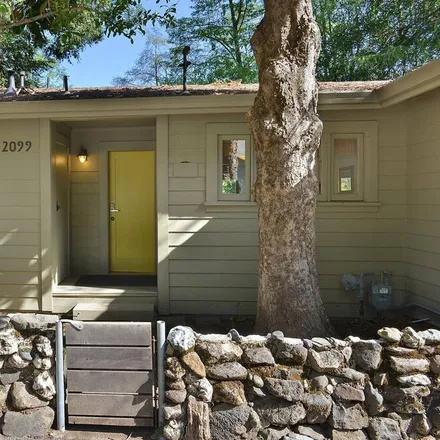 Rent this 2 bed house on Healdsburg