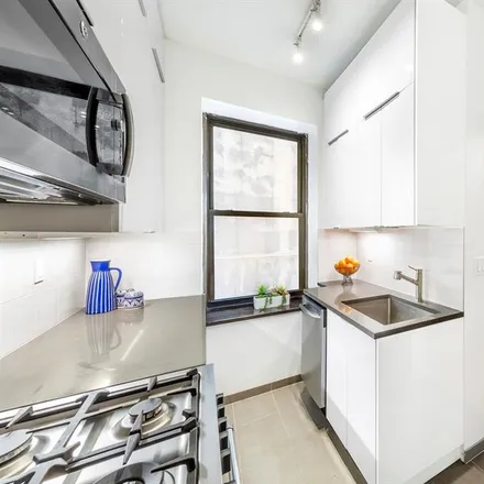 Image 3 - 255 WEST END AVENUE 2D in New York - Apartment for sale