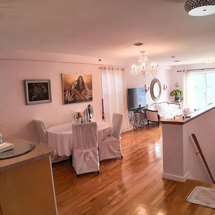 Rent this 3 bed apartment on 414 12th Street in Union City, NJ 07087