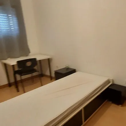 Rent this 3 bed room on Praceta Bernarda Ferreira Lacerda in 4200-219 Porto, Portugal