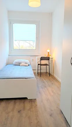 Rent this 5 bed apartment on Rudolf-Breitscheid-Straße 6 in 04425 Taucha, Germany