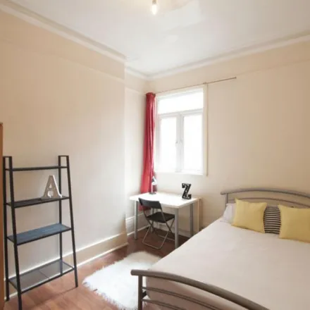 Rent this 8 bed room on 48 Wightman Road in London, N4 1DL