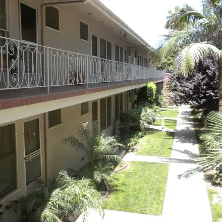 Image 2 - St.Regis, South 2nd Place, Long Beach, CA 90802, USA - Apartment for rent