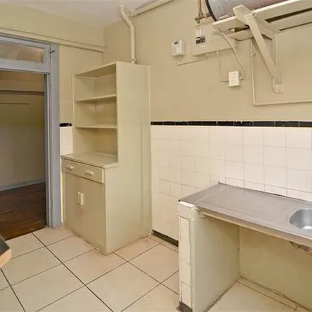 Image 3 - Ockerse Street, Hillbrow, Johannesburg, 2001, South Africa - Apartment for rent