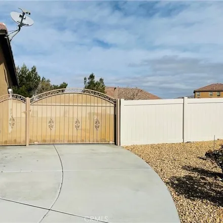 Image 3 - 14414 Joaquin Way, Victorville, California, 92394 - House for sale