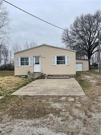 Buy this 2 bed house on 637 East Elm Street in Hardin, Ray County