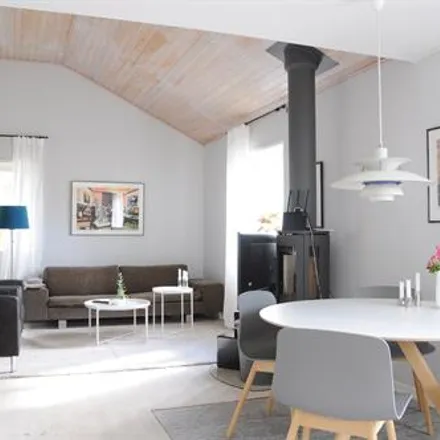 Rent this 3 bed house on Eklanda Byväg 11 in 431 49 Mölndals kommun, Sweden