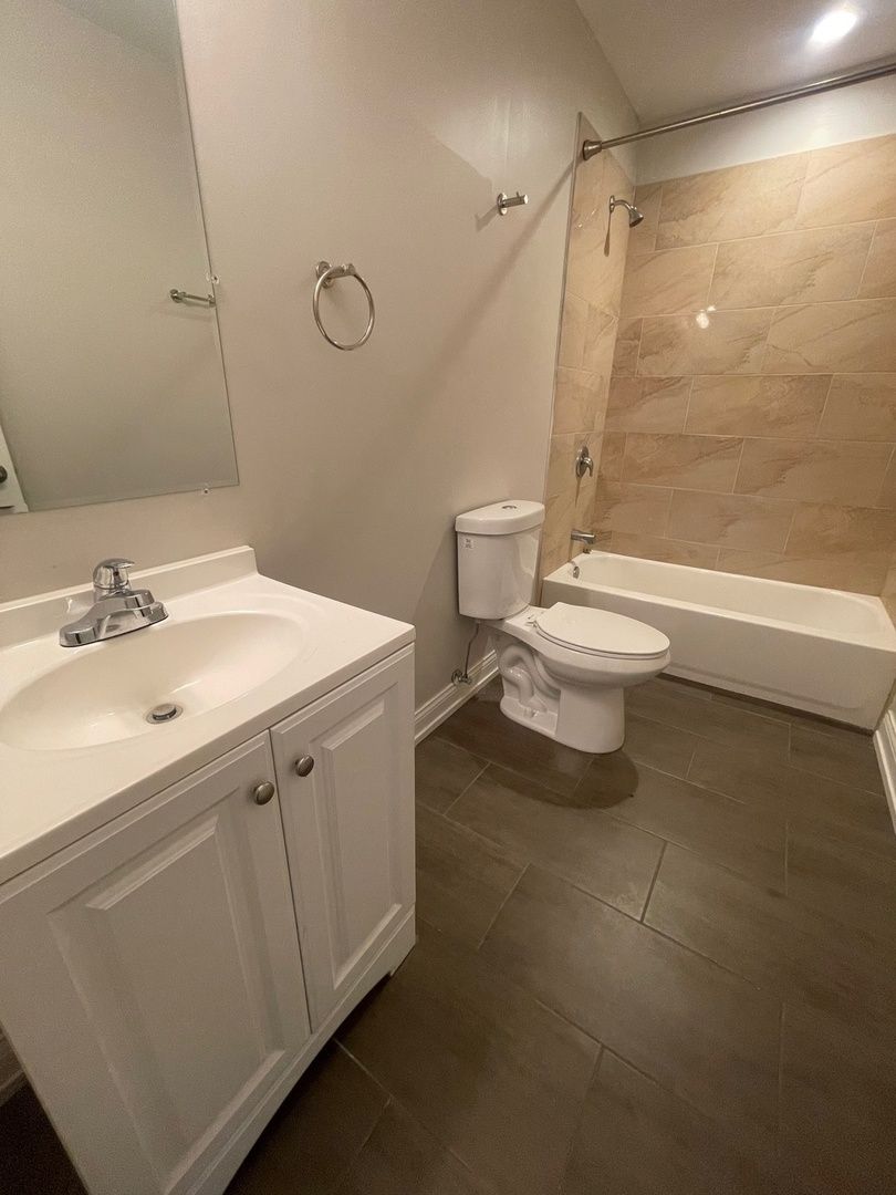 2-bed townhouse at West Cermak Road, Chicago, IL 60608 ...
