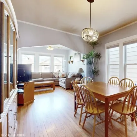 Image 3 - 6239 West Berenice Avenue, Chicago, IL 60634, USA - House for sale