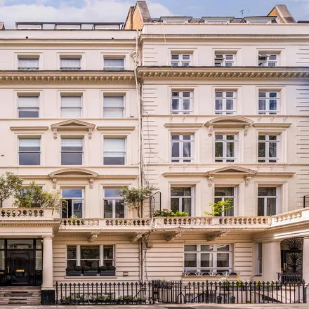 Rent this 3 bed apartment on 79 Queen's Gate in London, SW7 5JX