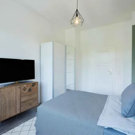 Rent this 6 bed apartment on Saalburgallee 2 in 60385 Frankfurt, Germany