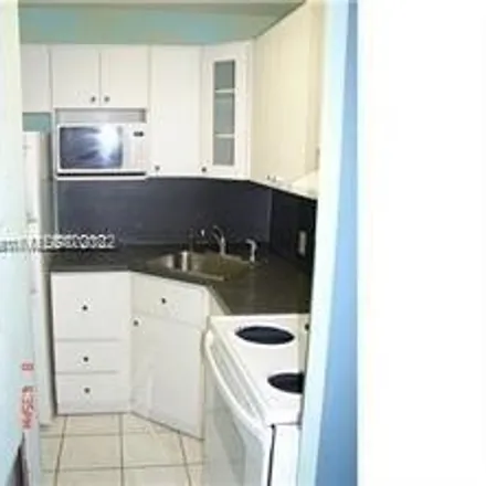 Image 4 - Port Royale Condominium Inc, 6969 Collins Avenue, Atlantic Heights, Miami Beach, FL 33141, USA - Condo for sale