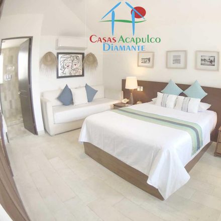 Rent this 10 bed apartment on Privada Vista de la Brisa in Joyas de Brisamar, 39300 Acapulco