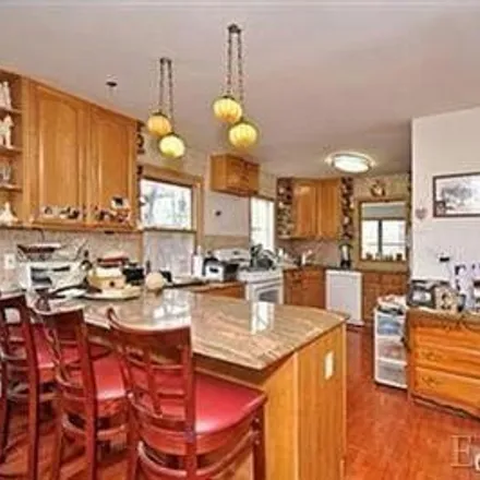 Image 2 - 6015 Independence Avenue, New York, NY 10471, USA - House for sale
