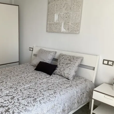 Rent this 2 bed house on FibreDust Spain in Avenida de la Infanta Cristina, 296
