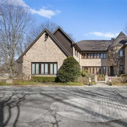 Buy this 5 bed house on 6 Danton Lane South in Locust Valley, Oyster Bay