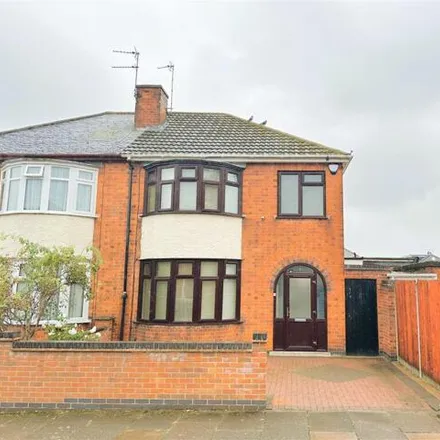 Buy this 3 bed duplex on Shipley Road in Leicester, LE5 5BX