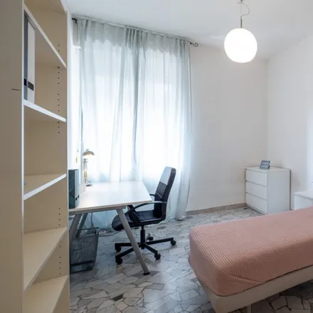 Rent this 3 bed room on Via Francesco Martinengo in 24, 20139 Milan MI