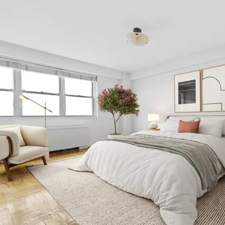 Image 3 - 66-37 102nd Street, New York, NY 11375, USA - Apartment for sale