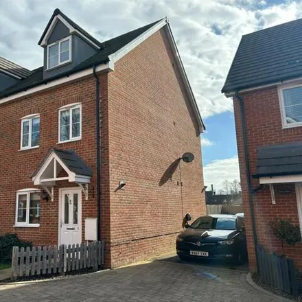 Buy this 3 bed townhouse on May Close in Fair Oak, SO50 7QD