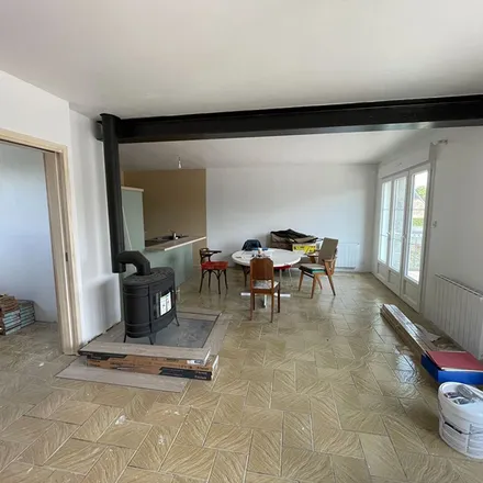 Rent this 7 bed apartment on 1 Rue de la Onzième Division Blindée Britannique in 14350 La Saffrie, France