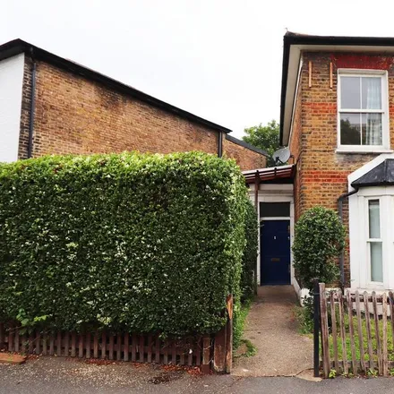 Rent this 2 bed duplex on Stuart Crescent in London, N22 5NL
