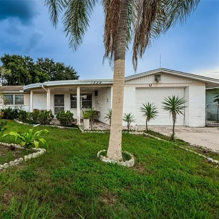Image 3 - 3332 Eisenhower Drive, Holiday, FL 34691, USA - House for sale
