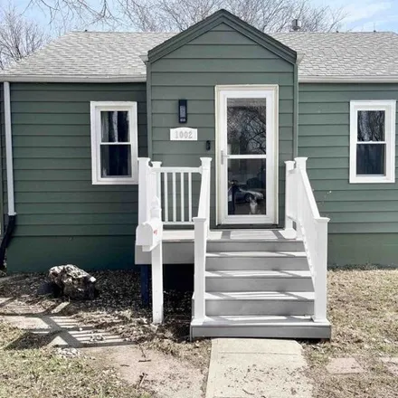 Buy this 2 bed house on 524 East 10th Street in Yankton, SD 57078