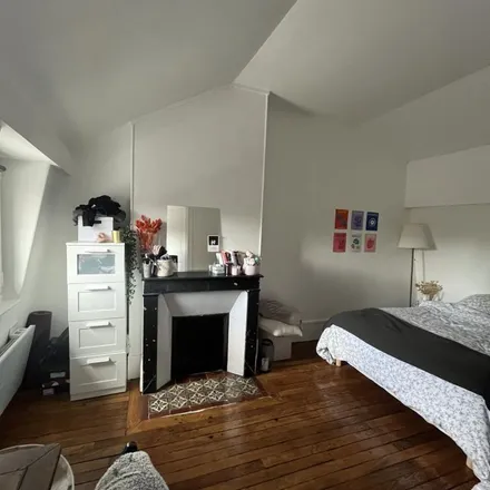 Rent this 17 bed apartment on 43 Boulevard Gouvion-Saint-Cyr in 75017 Paris, France