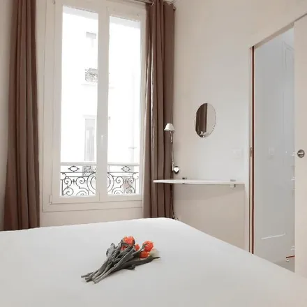 Rent this 3 bed apartment on 55 Rue Réaumur in 75002 Paris, France