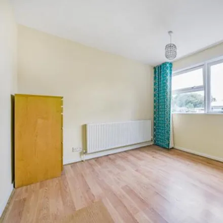 Image 6 - Brooklands Primary School, Medebourne Close, Blackheath Cator Estate, London, SE3 9AB, United Kingdom - Townhouse for sale