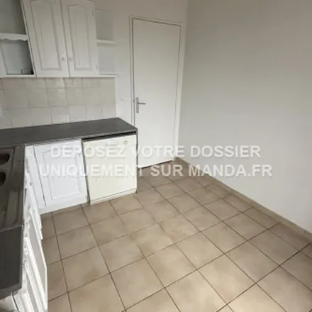 Rent this 3 bed apartment on 4 Rue des Sablières in 94000 Créteil, France