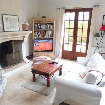 Rent this 5 bed apartment on 1 Avenue de Courlay in 17640 Vaux-sur-Mer, France