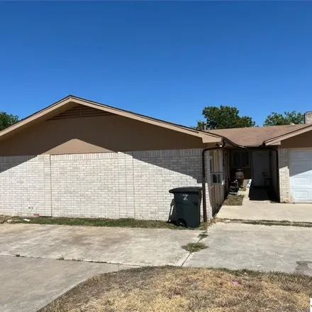 Image 1 - 1206 Wales Drive, Killeen, TX 76549, USA - Duplex for sale