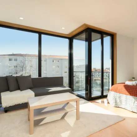 Rent this studio apartment on Rua de Monsanto in Porto, Portugal