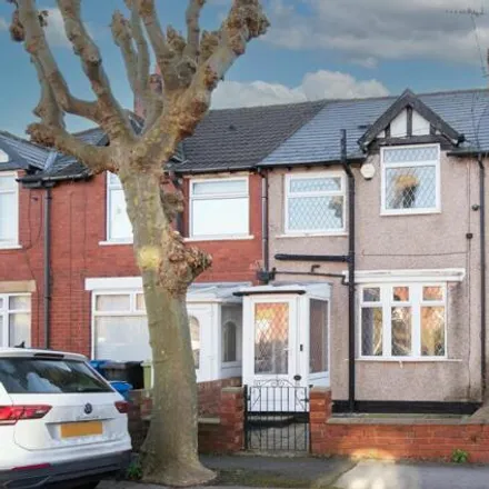 Buy this 2 bed townhouse on Devonshire Road East in Hasland, S41 0AA