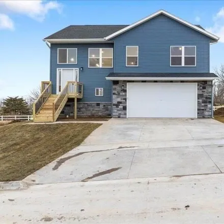 Buy this 3 bed house on Duncan Drive in Muscatine, IA 52761
