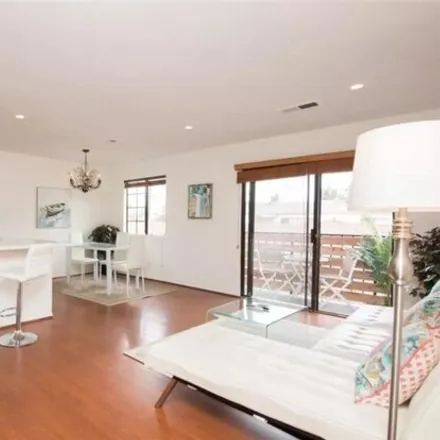 Rent this 1 bed apartment on 17th Court in Santa Monica, CA 90404