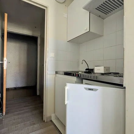Image 4 - Yves Passaga Immobilier, 4 Place Jean Jaurès, 12000 Rodez, France - Apartment for rent
