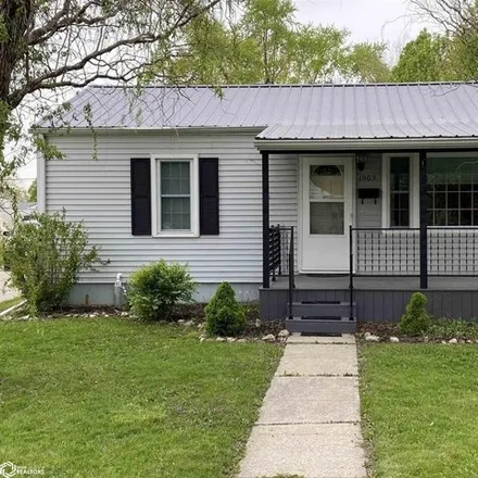 Buy this 2 bed house on 1903 Mowrey Avenue in Ottumwa, IA 52501