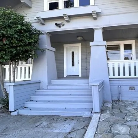 Image 2 - 1735;1737 28th Avenue, Oakland, CA 94601, USA - House for sale