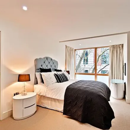 Image 3 - The White Horse and Bower, 86 Horseferry Road, Westminster, London, SW1P 2EE, United Kingdom - Apartment for rent