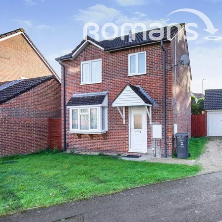 Rent this 3 bed house on Cornflower Road in Swindon, SN25 1SA
