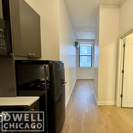 Image 3 - 108 W Chicago Ave, Unit Studio - Apartment for rent