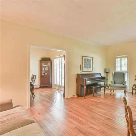 Image 7 - 2557 Riverglenn Circle, Dunwoody, GA 30338, USA - House for sale